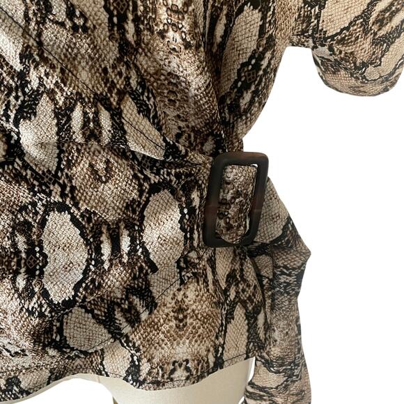 Blu Pepper Animal Print V-Neck Wrap Blouse Short Sleeve Size Large - Picture 4 of 8